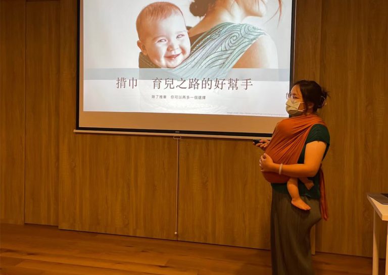 揹巾穿戴培訓內容:由學員製作分享揹巾相關簡報,主題為「揹巾:育兒之路的好幫手」。內容涵蓋揹巾對母乳餵養、行動力提升及產後心理健康的積極影響。
